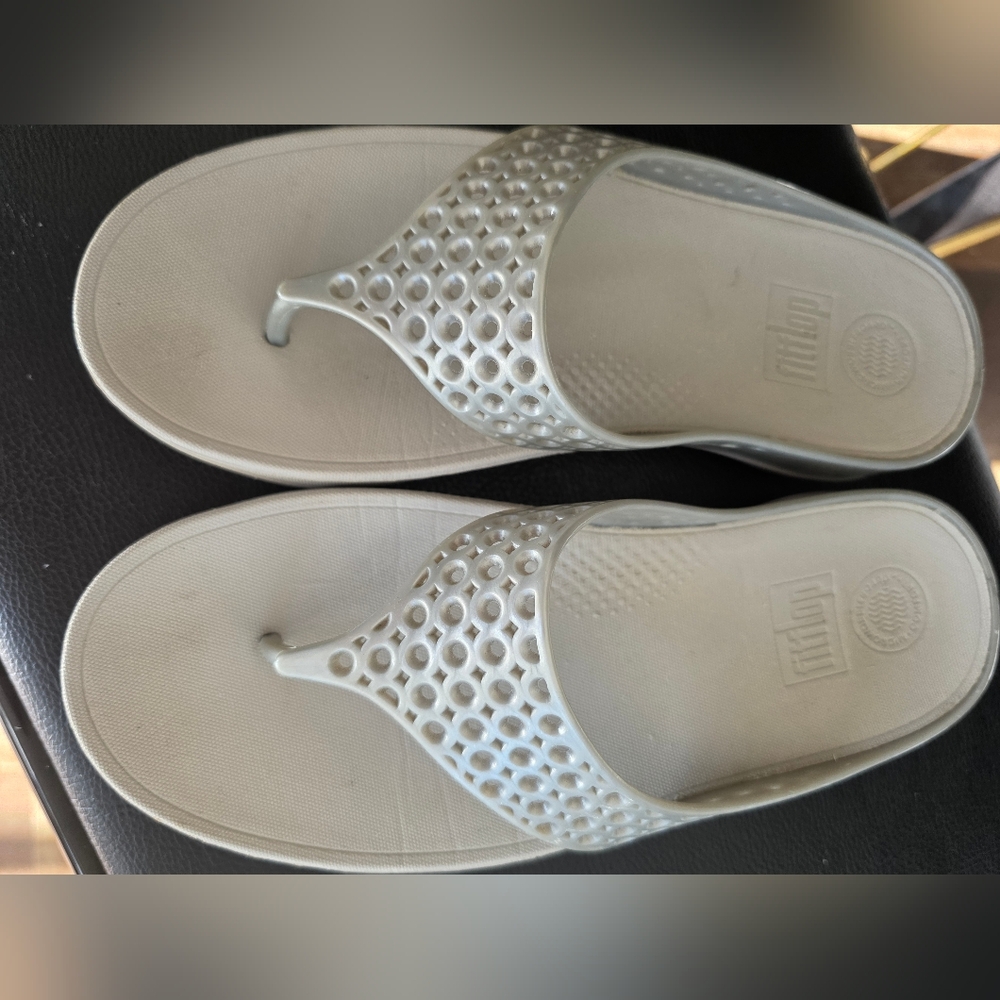 Womens Size 7 Fitflop Light Beige Perforated Sandals Ringer Wellyjelly Sandal